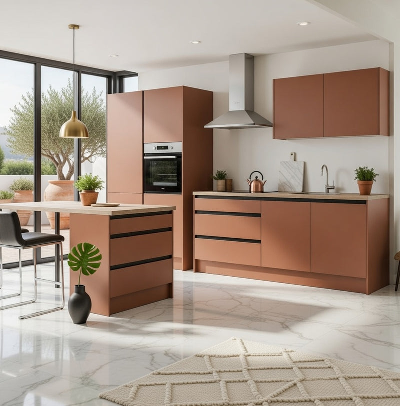 Cuisine avec îlot central laqué mat, colonne four intégrée, agencement moderne sur mesure