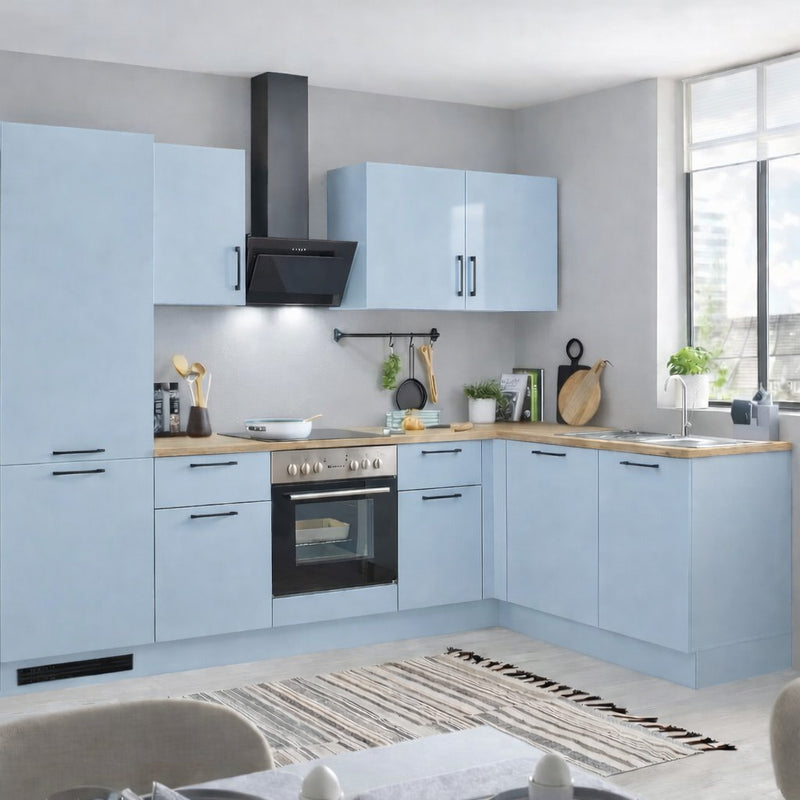 Cuisine d'angle laquée mate compacte avec placards en hauteur, style épuré sur mesure