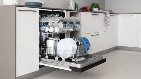 Lave-vaisselle encastrable INDESIT IN2PC14BN70B : Semi-intégrable 14 couverts noir, Auto Door, Push&Go et Multizone