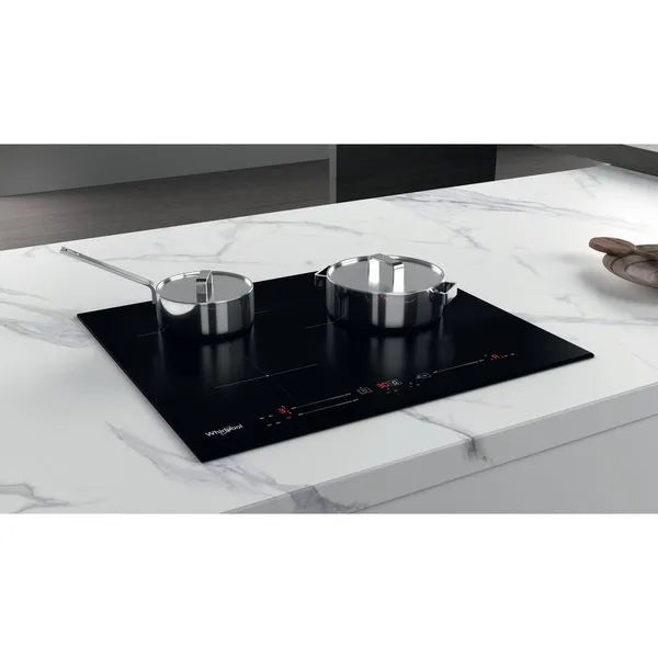 Plaque induction WHIRLPOOL WSS1660BFHOBWP : 3 foyers slider, 6ème Sens, 18 niveaux et double zone 28 cm