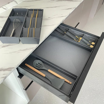 Bac organiseur tiroir cuisine : Alliage aluminium gris anthracite, 473 × 150 × 68 mm — anti-dérapant, sans installation