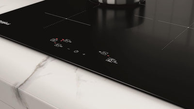 Plaque induction WHIRLPOOL WSQ9160NE : 3 foyers dont 1 double zone 28 cm, 6ème Sens et 3 boosters