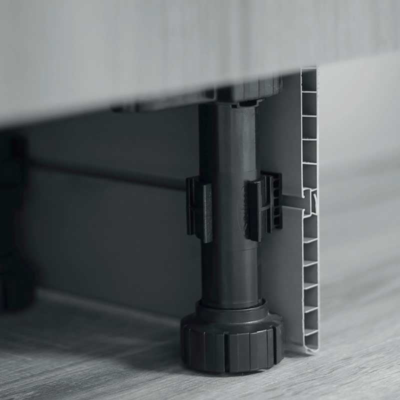 Plinthe cuisine standard PVC blanc x 1,95 mètres : Finition aluminium blanc mat, résistante chocs et humidité, coupable à la scie