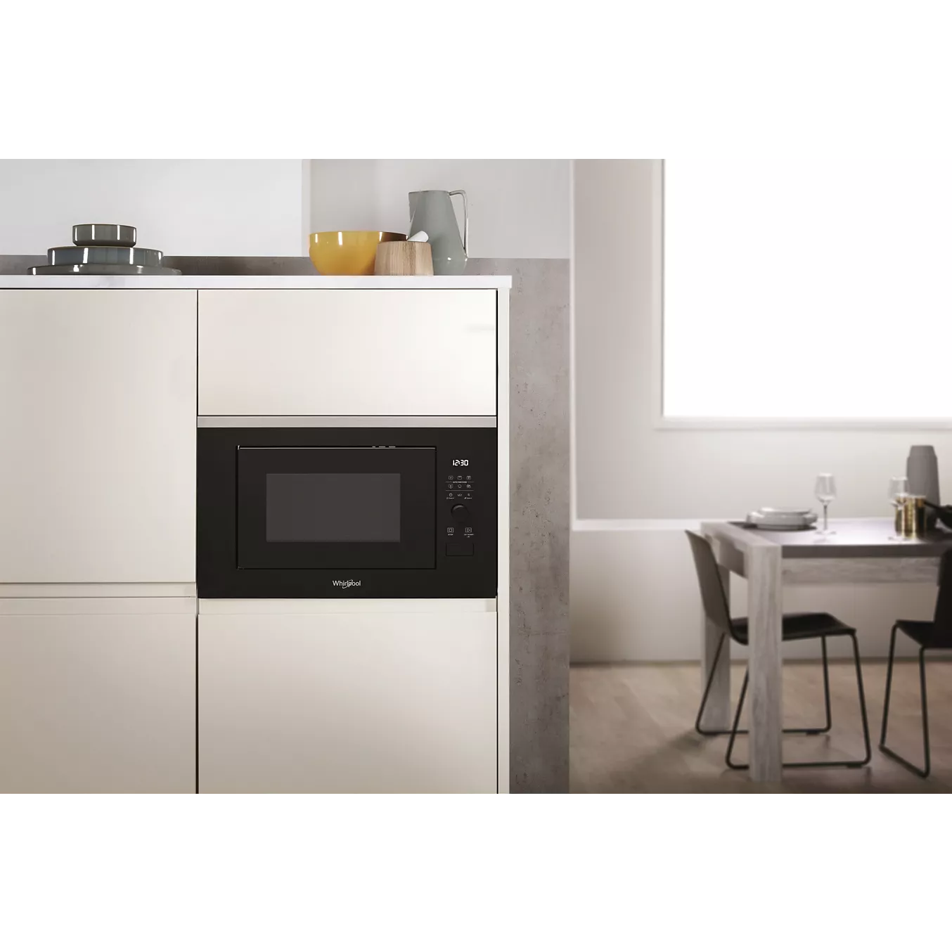 Micro-ondes gril encastrable WHIRLPOOL WMF250G : 25 L, Crisp, Jet Defrost et JetGrill pour une cuisine encastrée performante