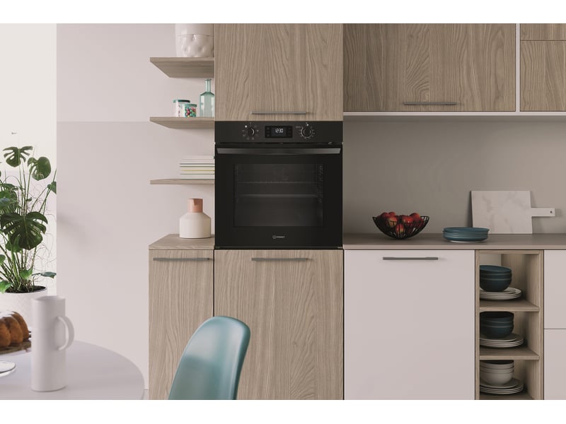 Four encastrable INDESIT IO275PB : Multifonction 71 L, pyrolyse + hydrolyse et fonction automatique TURN & GO