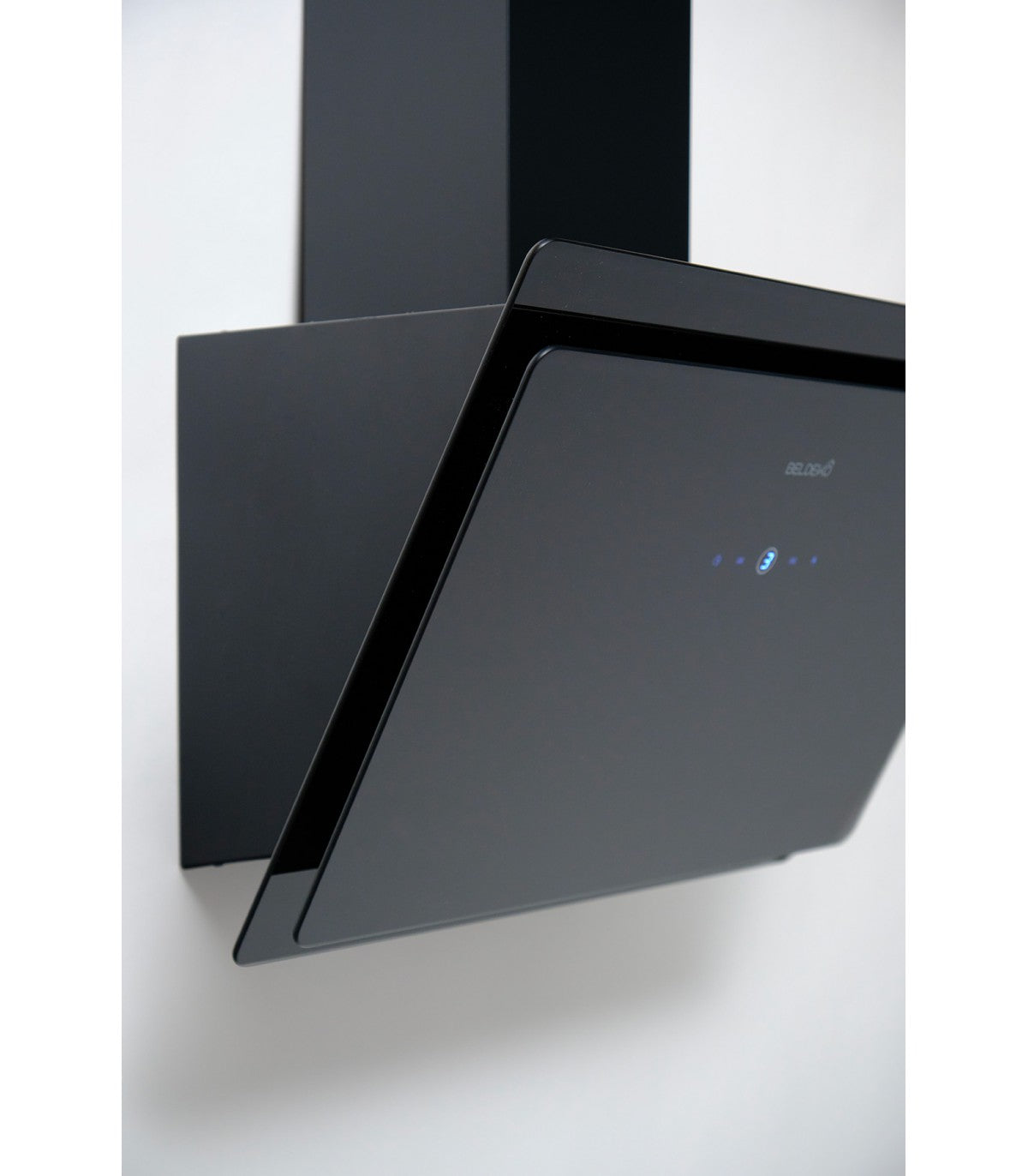 Hotte inclinée murale BELDEKO LINKIA 60 BK : Verre noir 60 cm, 455 m³/h, touches sensitives et 2 filtres à charbon fournis