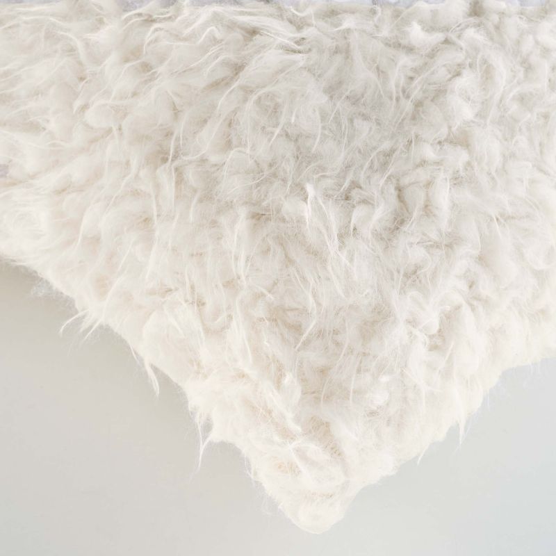 Coussin carré DOOD 45x45cm déhoussable imitation fourrure écru