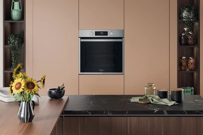 Four encastrable HOTPOINT HAO455CX : Multifonction 71 L, catalyse et contrôle électronique de température