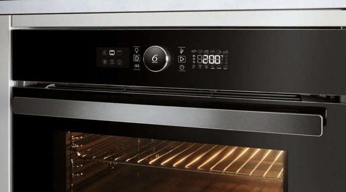 Four encastrable WHIRLPOOL AKZ96290NB : Multifonction 73 L, pyrolyse express et technologie 6ème Sens
