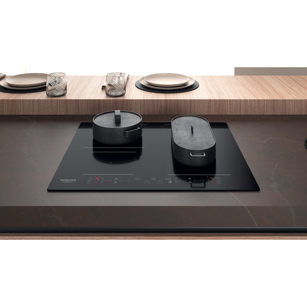 Plaque induction HOTPOINT HB4860BNE : 4 foyers dont 1 zone Combi Duo, My Menu et 4 boosters