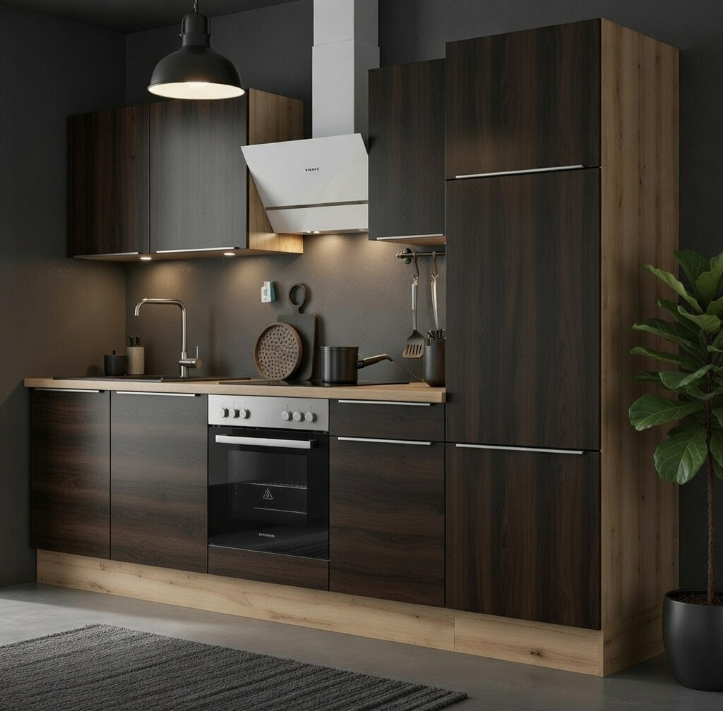 Cuisine linéaire texturée avec colonne intégrée, meubles hauts et rangements optimisés sur un mur