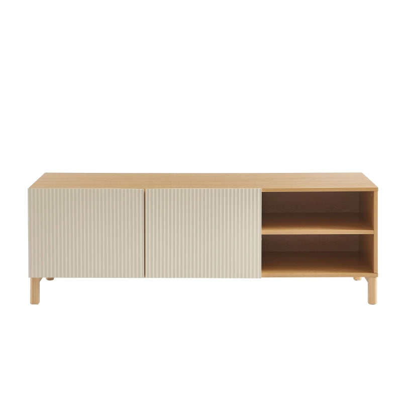 Meuble TV 140cm effet chêne avec portes cannelées beiges, style contemporain chaleureux